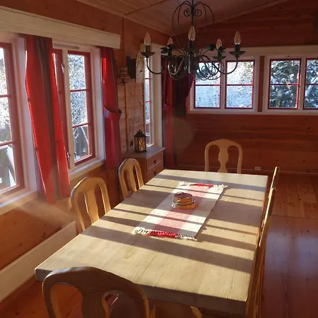 Semesterbostad Familievennlig Rett Ved Sentrum